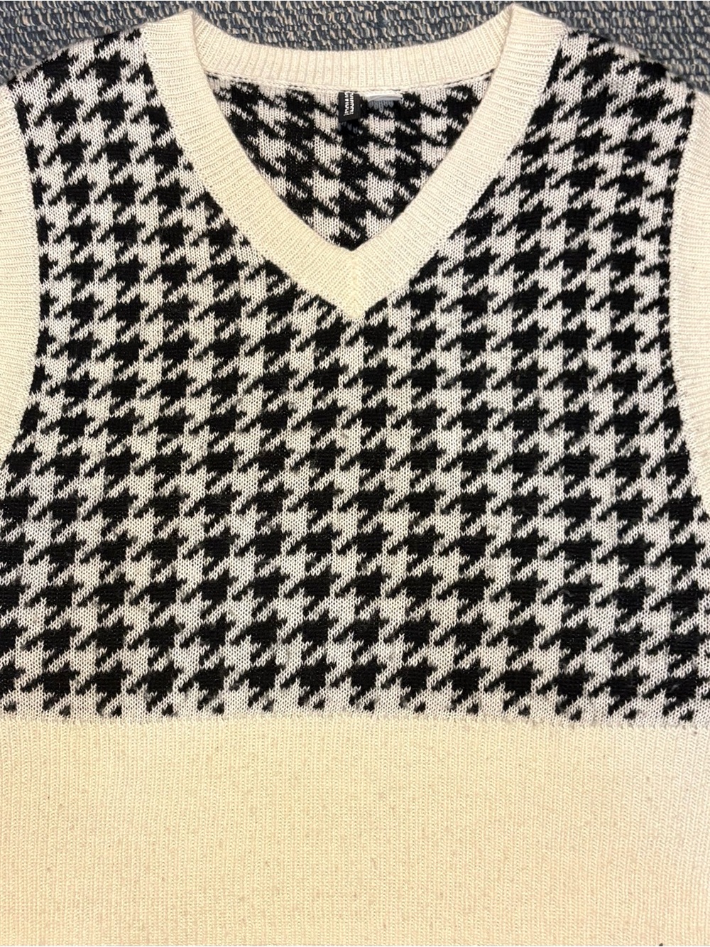 Cream and Black Houndstooth V-Neck Sweater - Women
